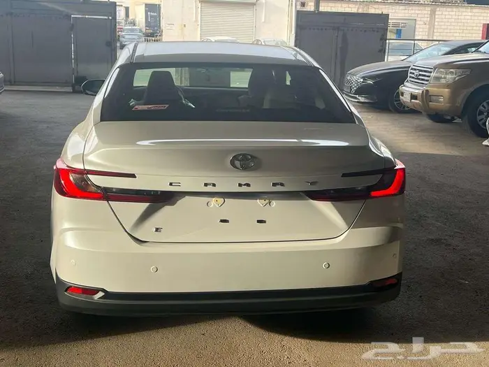 تويوتا كامري E بنزين موديل 2025 3