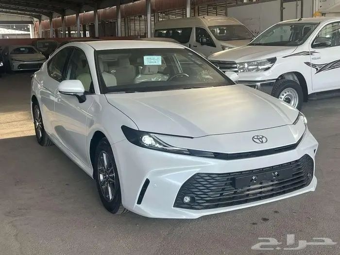 تويوتا كامري E بنزين موديل 2025 1