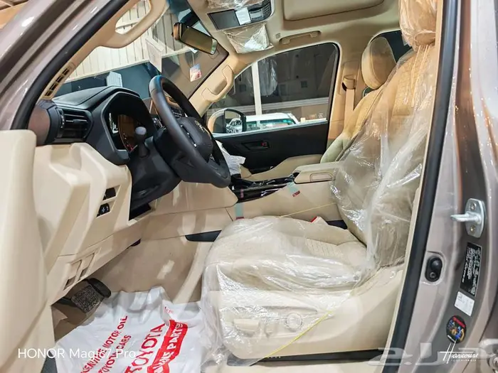 تويوتا لاندكروزر GXR. L2بنزين موديل 2025 9