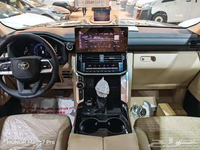 تويوتا لاندكروزر GXR. L2بنزين موديل 2025 20