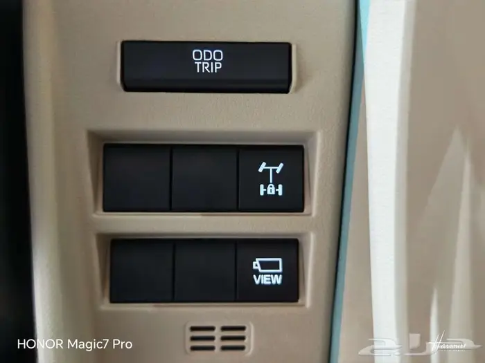 تويوتا لاندكروزر GXR. L2بنزين موديل 2025 23