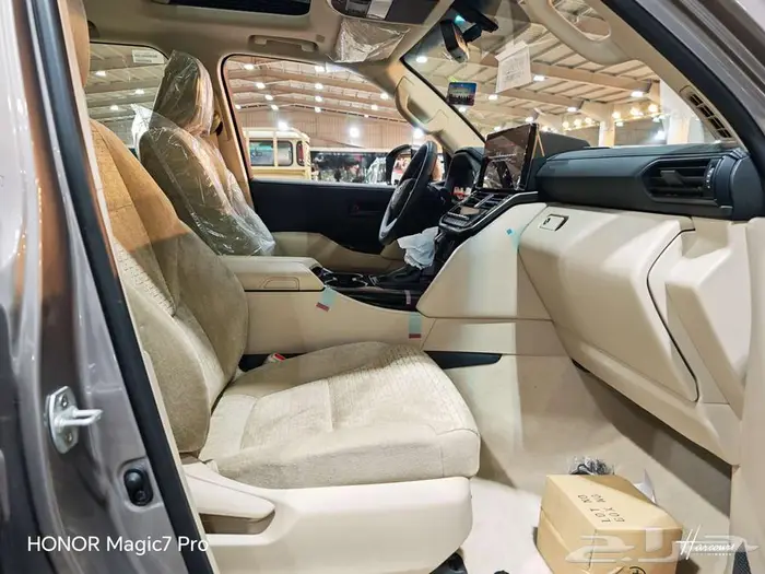 تويوتا لاندكروزر GXR. L2بنزين موديل 2025 32