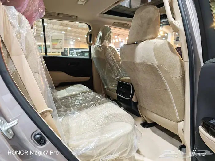 تويوتا لاندكروزر GXR. L2بنزين موديل 2025 34