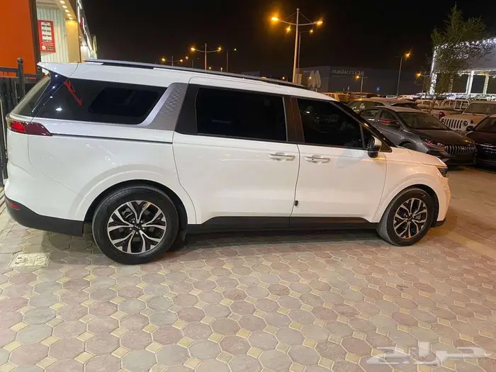 كيا كرنفال 2023 بنزين مستورد مخزن عداد 24 الف 6 سلندر 5