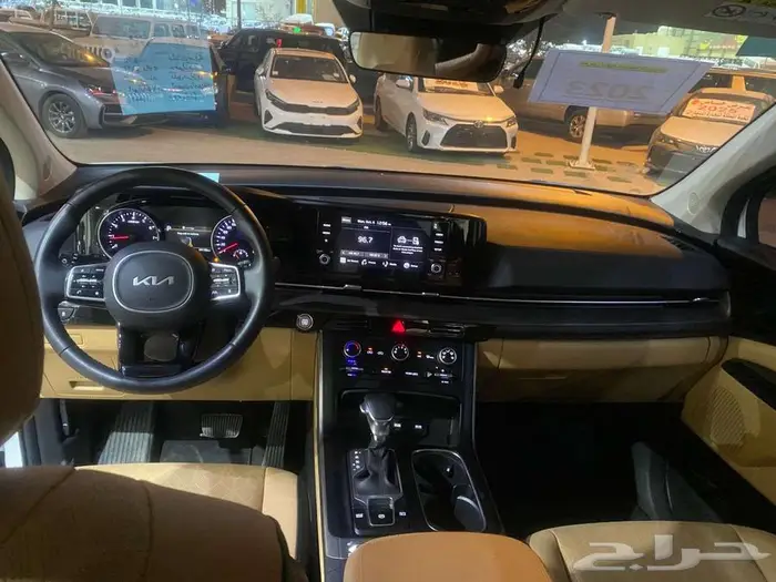 كيا كرنفال 2023 بنزين مستورد مخزن عداد 24 الف 6 سلندر 23