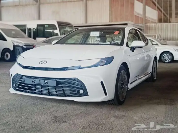 كامري 2.5 LE هايبرد 2025 م 2