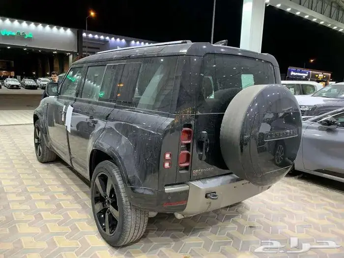 لاندروفر - ديفندر HSE V6 - موديل 2025 4