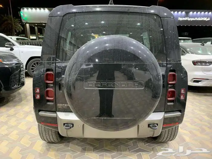 لاندروفر - ديفندر HSE V6 - موديل 2025 6