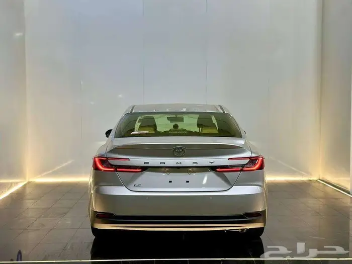 تويوتا كامري LE بنزين 2025 3