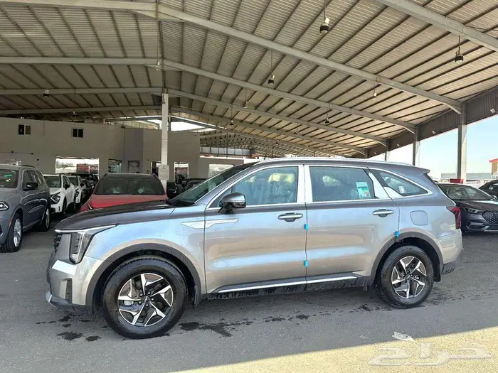 كيا سورينتو GL هايبرد 1.6cc تيربو 2024 تصدير مصر 1