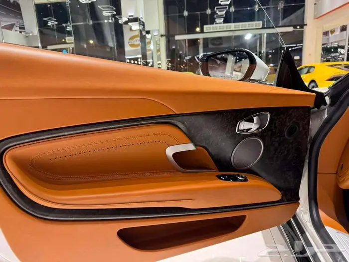 استون مارتن DB11 موديل 2018 7