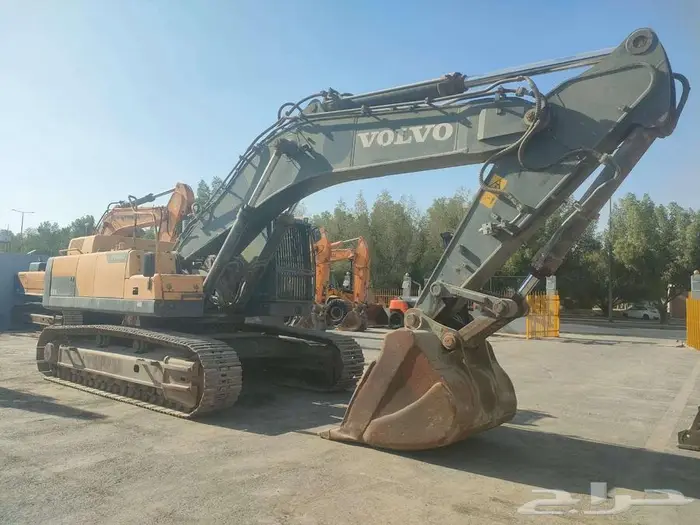 بوكلين حفار Volvo موديل EC480DL للبيع بحاله ممتازه جدا 12