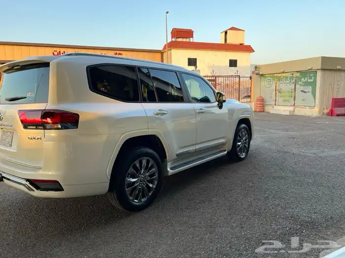 تويوتا لاندكروزر 2023 بنزين L3 شبه اصفار بحاله الوكاله 7