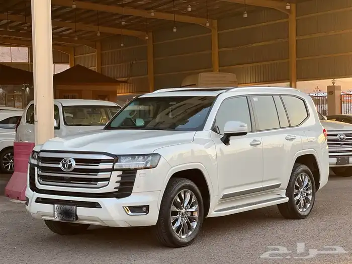 تويوتا لاندكروزر 2023 بنزين L3 شبه اصفار بحاله الوكاله 2