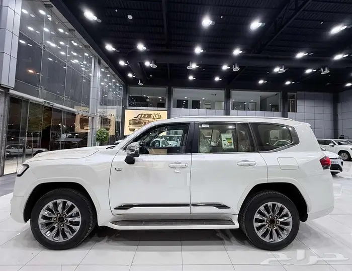 تويوتا لاندكروزر ( VX ) هايبرد موديل 2025 أقل الأسعار 4