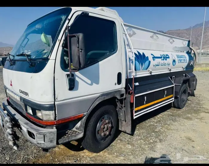 للبيع وايت 5 طن متسوبيشي موديل 2002 0