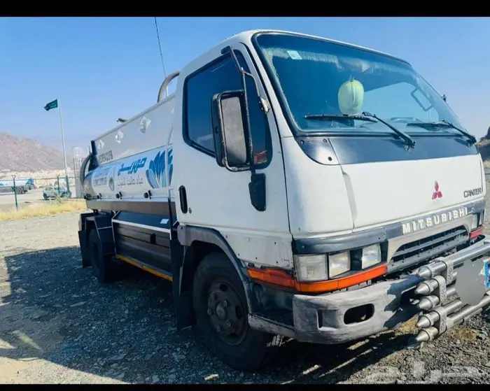 للبيع وايت 5 طن متسوبيشي موديل 2002 3