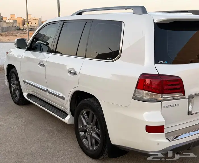 جيب لكزس 2015 نظيف ممشى قليل 11