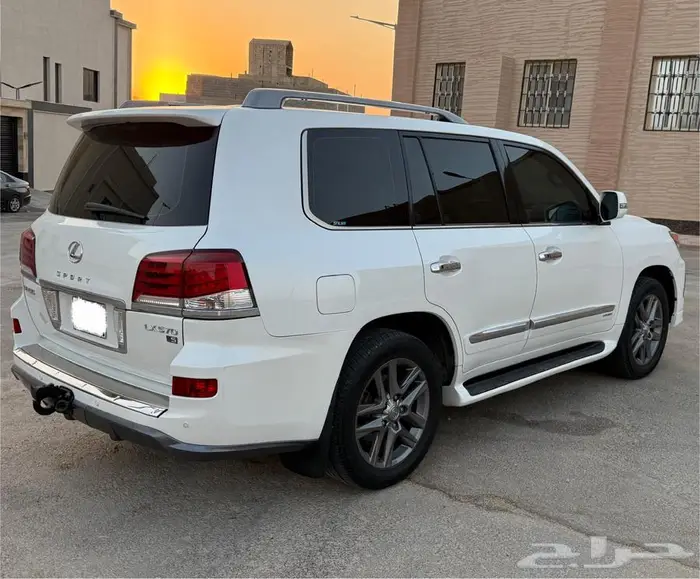 جيب لكزس 2015 نظيف ممشى قليل 3