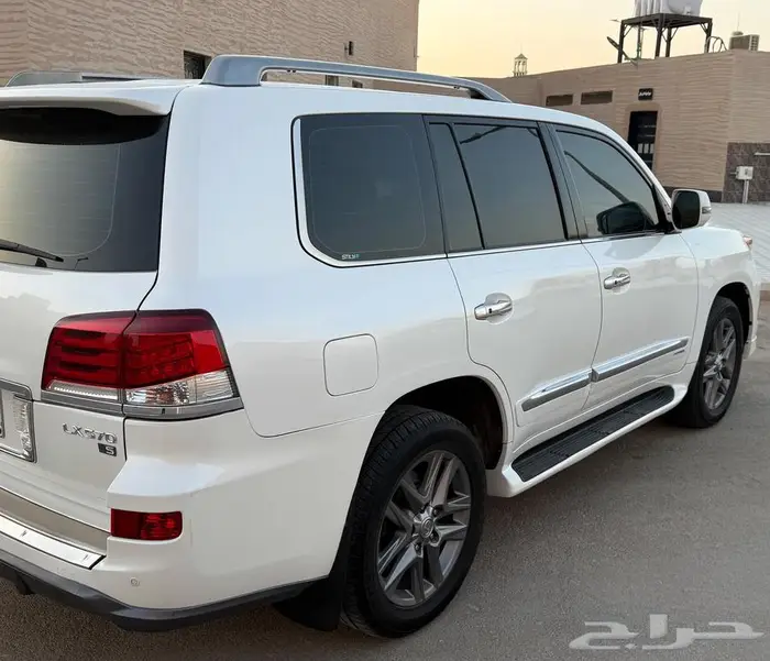 جيب لكزس 2015 نظيف ممشى قليل 9