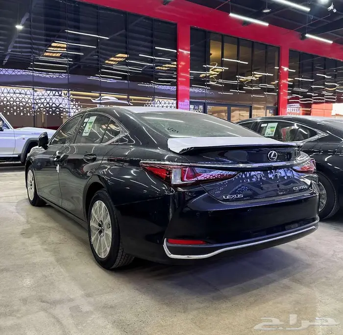 لكزس ES 300 AH 2025 3