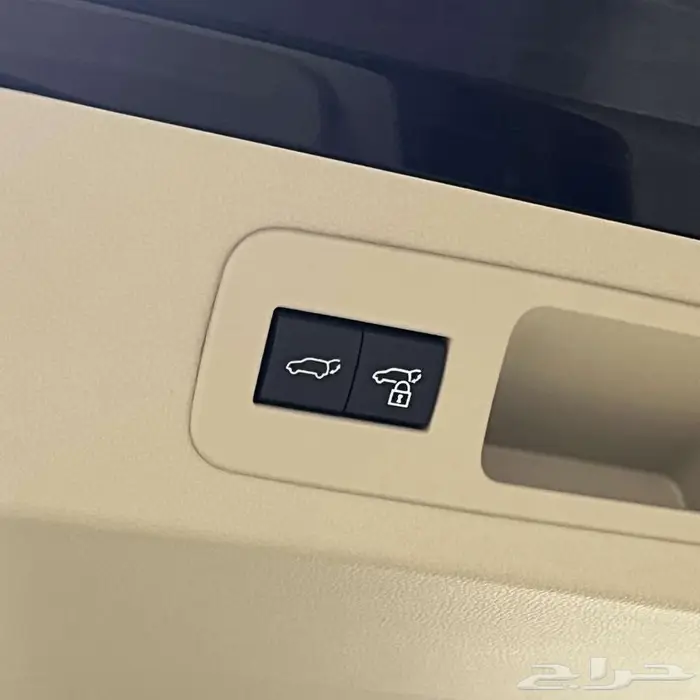 تويوتا لاندكروزر GXR بنزين 2025 بأقل الأسعار 12