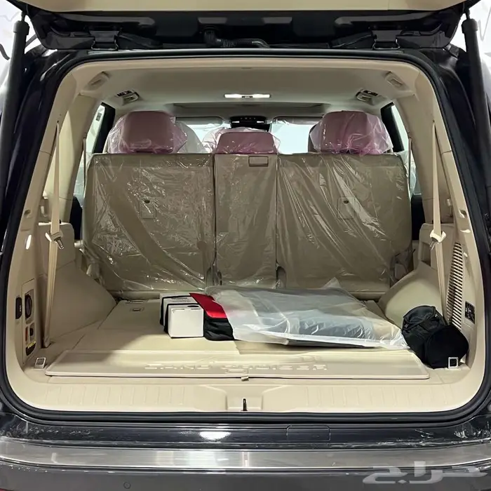 تويوتا لاندكروزر GXR بنزين 2025 بأقل الأسعار 4