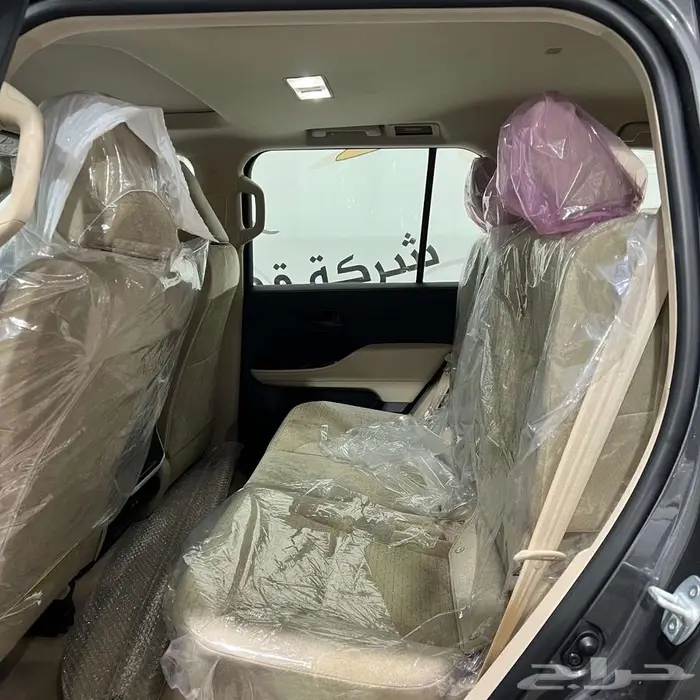 تويوتا لاندكروزر GXR بنزين 2025 بأقل الأسعار 5