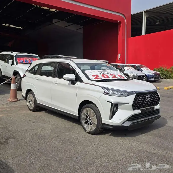 تويوتا فيلوز GLX 2025 2