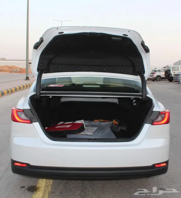 تويوتا كامري LE بنزين 2025 6
