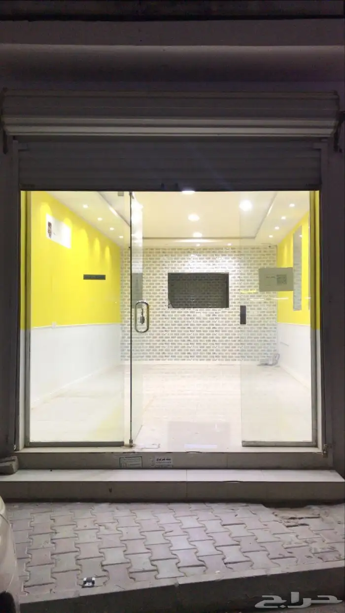 للتقبيل فتحتين جاهزه تصلح بوفيه أو مطعم صغير 0