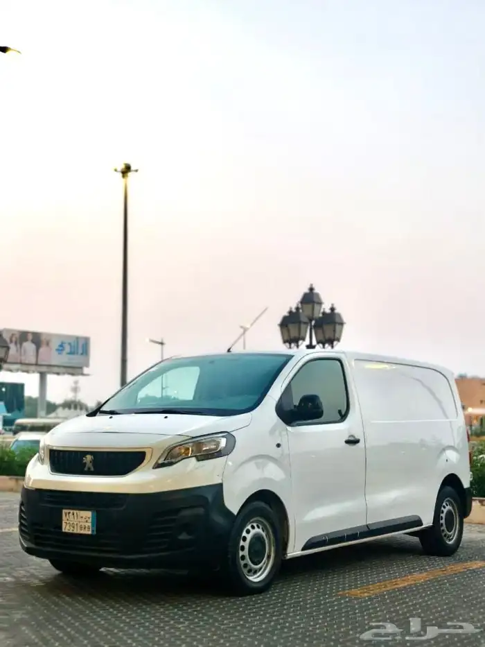 باص فان بيجو ديزل بضاعه 2018 كاش او اقساط 7