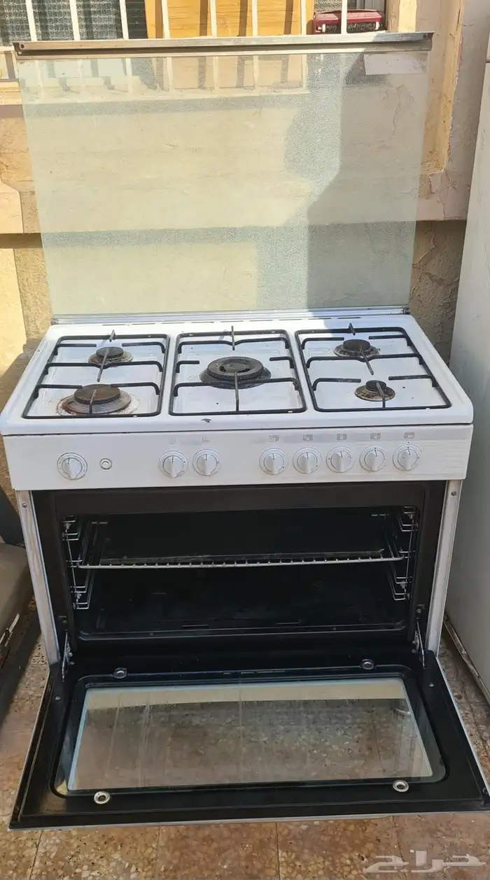 شاشة تلفزيون ولابتوب وفرنين غاز 6