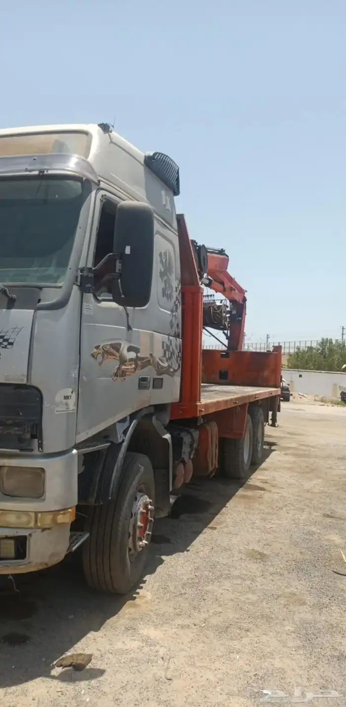 سيارة فولفو مع ونش 2