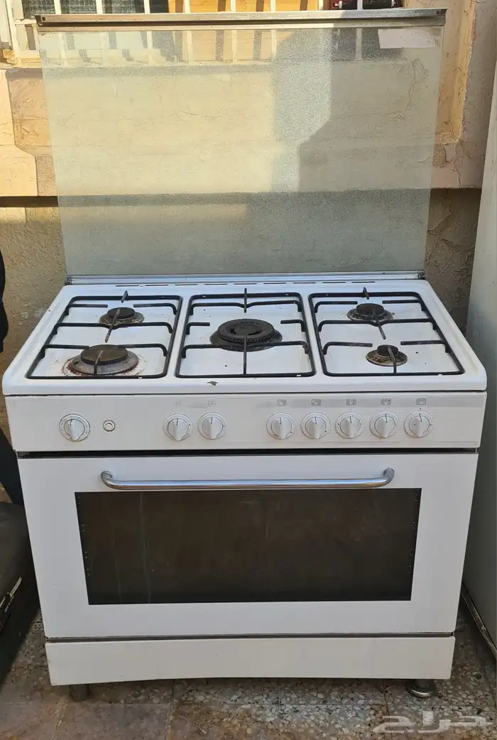 شاشة تلفزيون ولابتوب وفرنين غاز 7