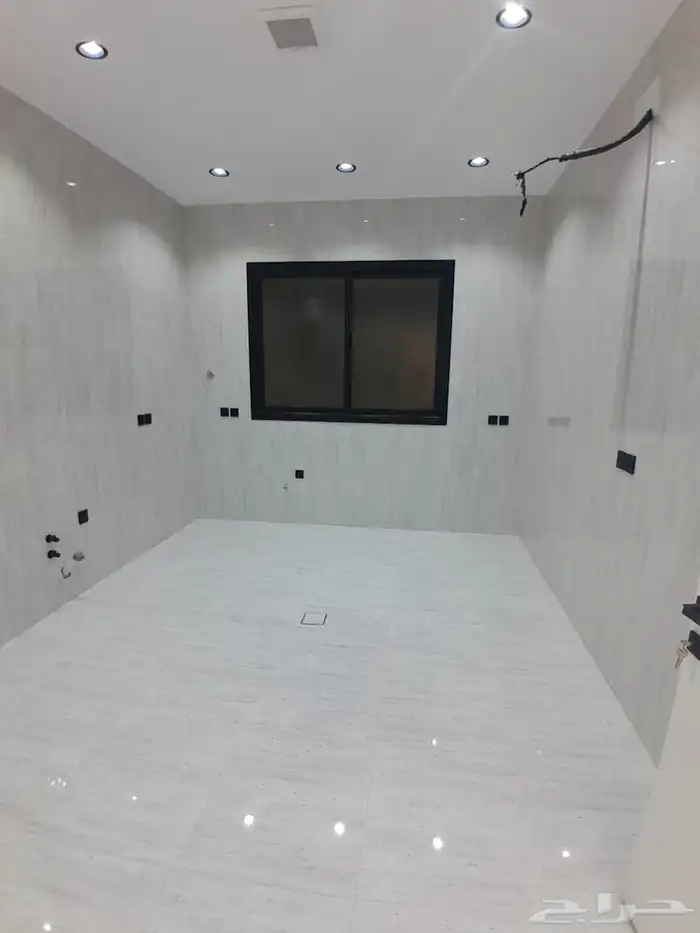 للبيع شقه دور ارضي تمليك في حي الطلح بسعر 580الف 6غرف 12