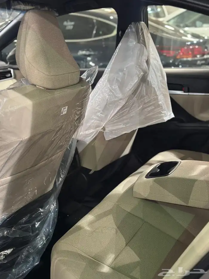 تويوتا كامري 2025 E بنزين جديد 6