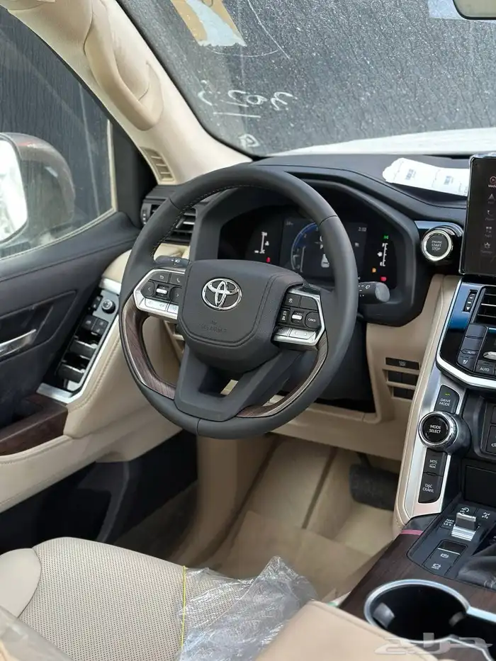 تويوتا لاندكروزر GXR L4 2025 لدى شركة عبدالمجيد الخضر 9
