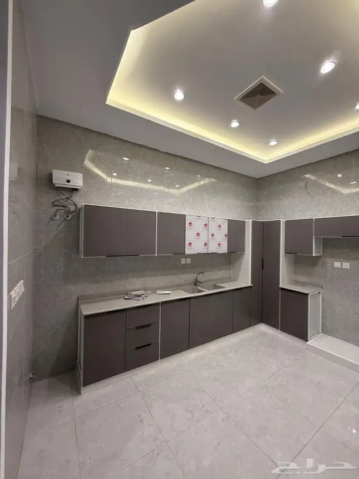 شقة روف 6 غرف بحي المروة للايجار 6