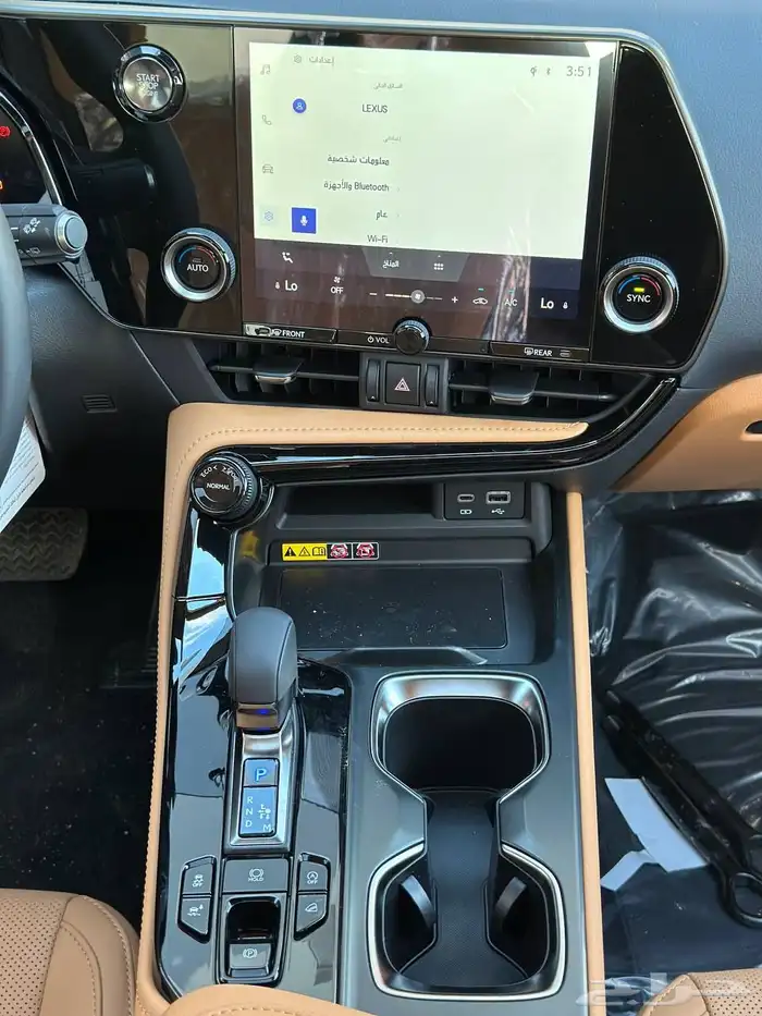 لكزس ان اكس بنزين AA موديل 2026 8