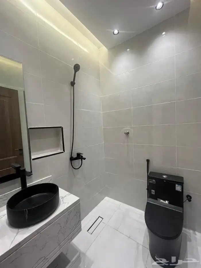 ادوار متكرره فاخرة للبيع بحي الصفا بمداخل خاصه وحوش للأرضي 5