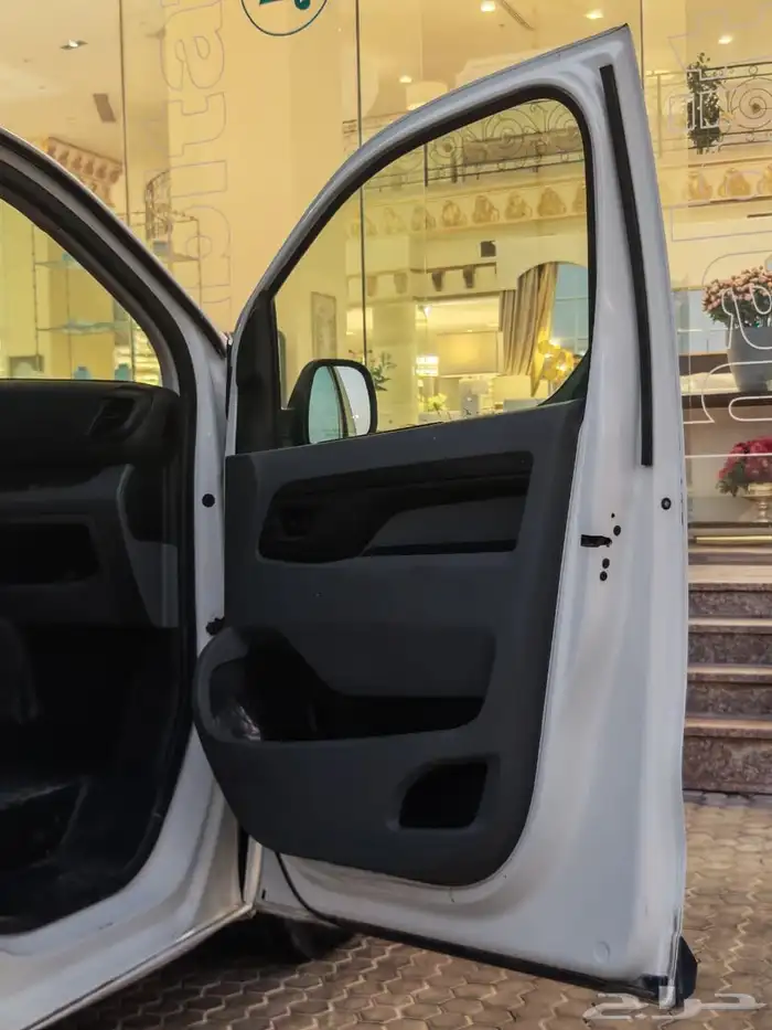 باص فان بيجو ديزل بضاعه 2018 كاش او اقساط 32