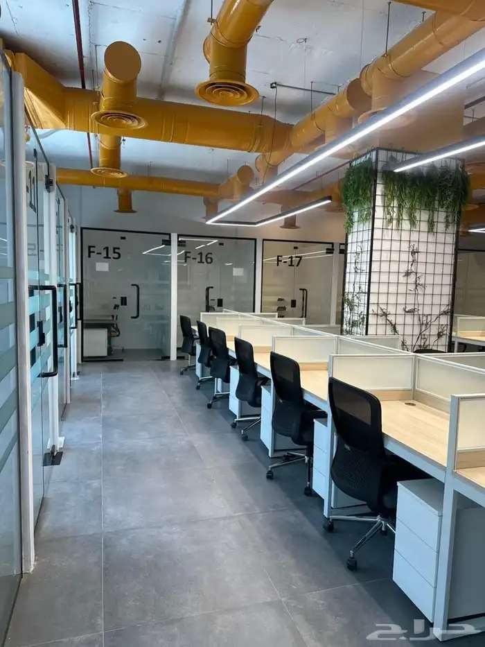 تحتاج مكتب خاص غرفة اجتماعات أو مساحة عمل حتى مستودع وموقف 0