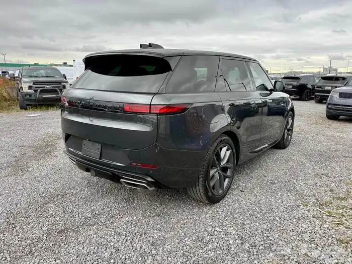 للبيع رانج روفر سبورت HSE موديل 2024 الوان مميز وسعر خرافي 4