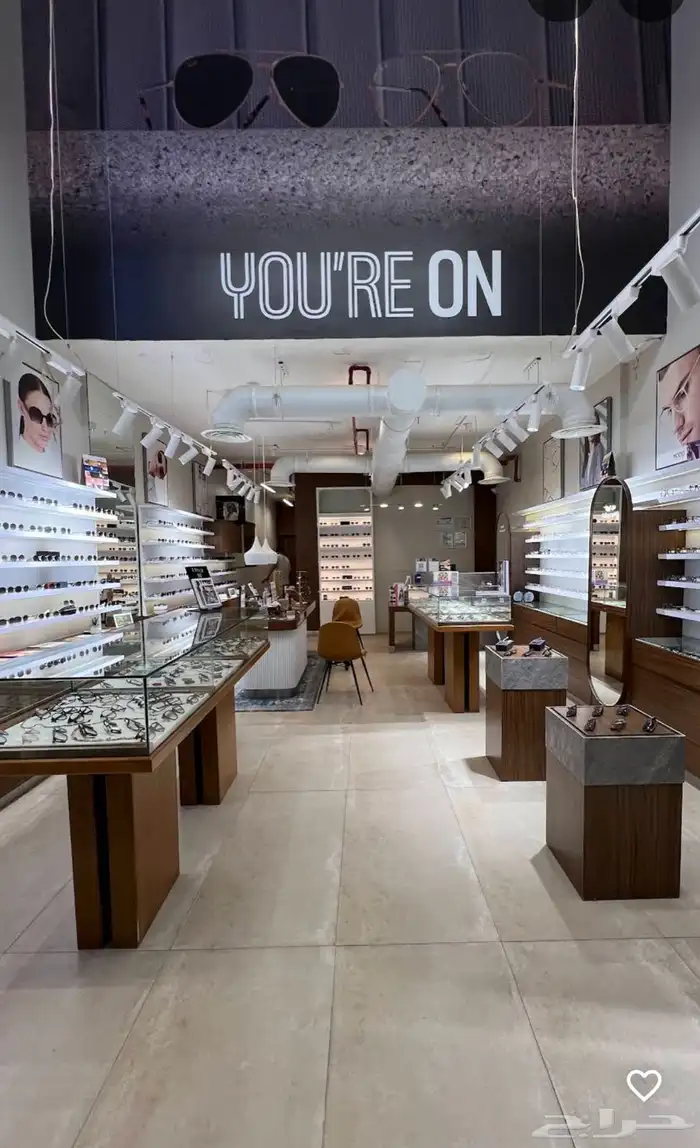 ديكور معرض نظارات للبيع - محل نظارات 2