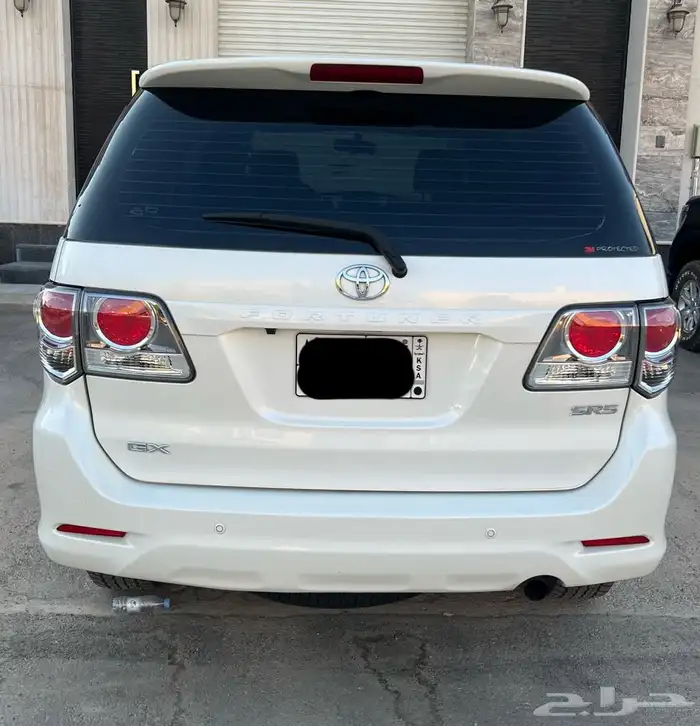 للبيع فورتشنر 2015 مخزن 4 سلندر تماتيك سعودي 10