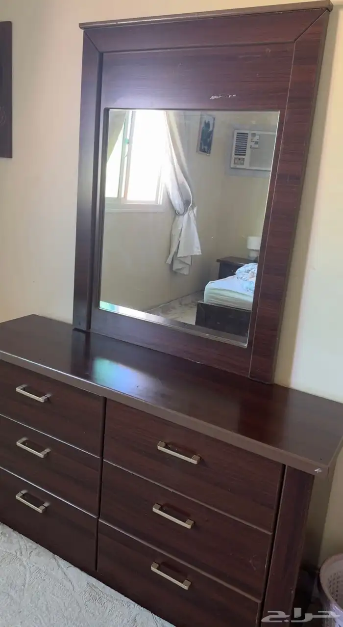 غرفة نوم بدون دولاب 2