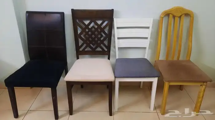 طاولة طعام خشب طبيعي مستعمله مع 4 كراسي 1