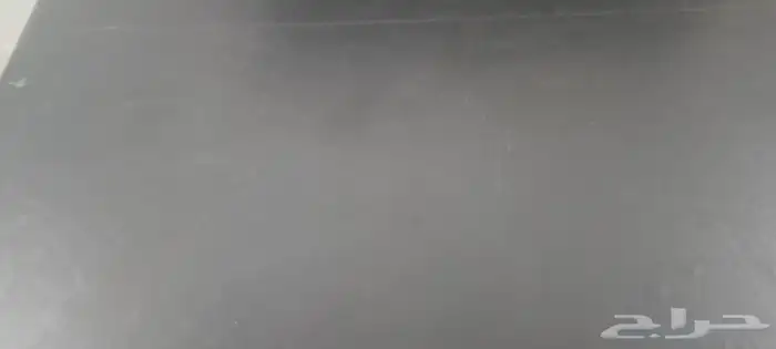 طاوله سوداء على السوم 1