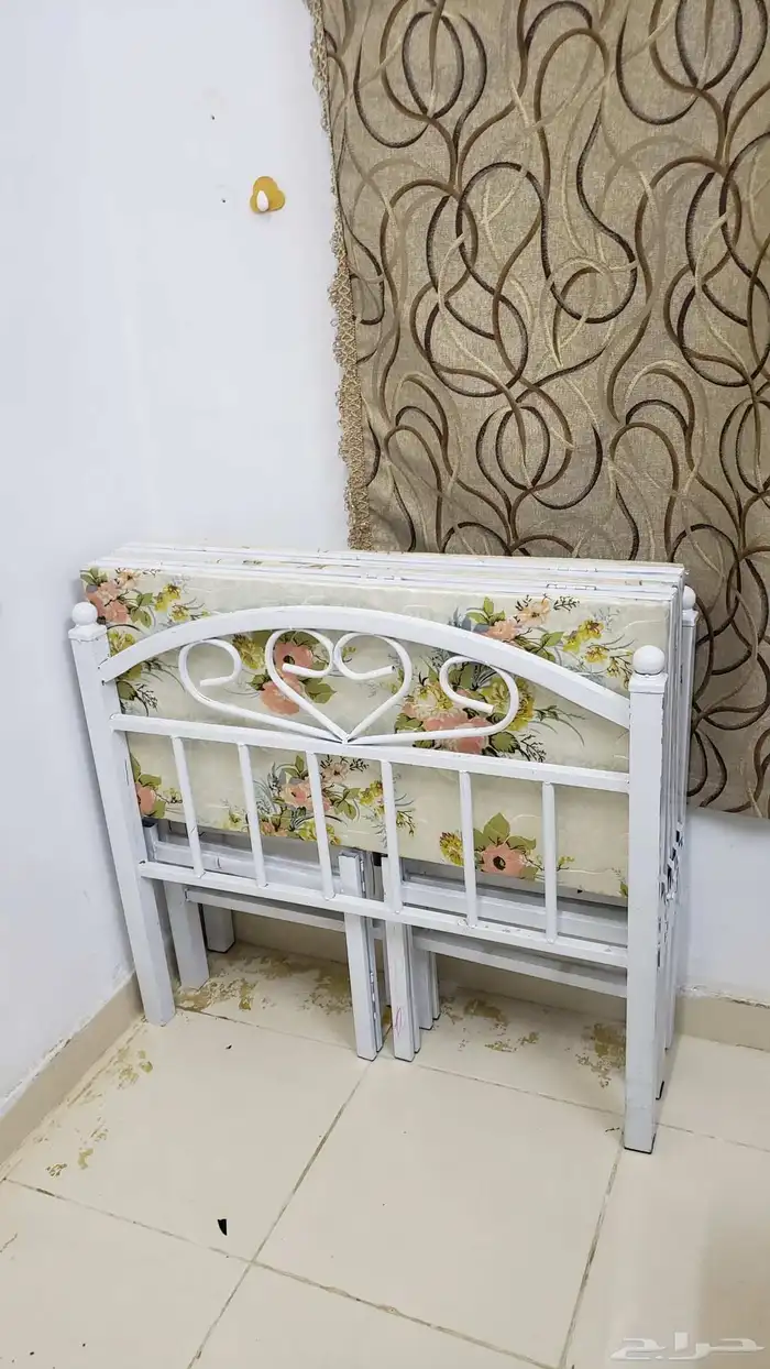 دولاب اكسسوارات بمراه مستلزمات اطفال هزاز سرير سكوتر وقلايه 16